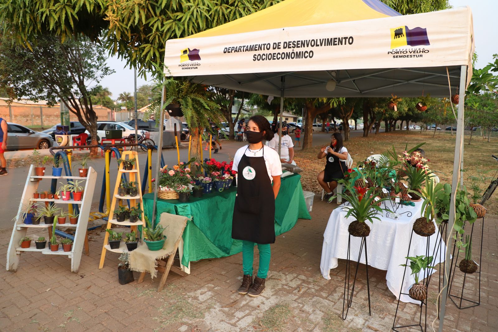 População encontra uma variedade de produtos em um só lugar